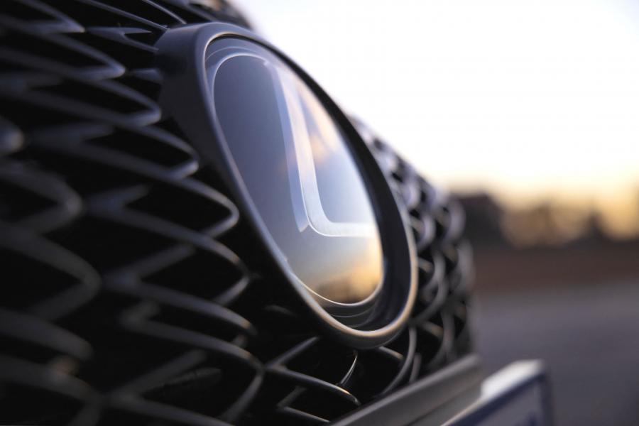 Логотип Lexus RC F 2019 года  (ZA) (фото 22 из 25)